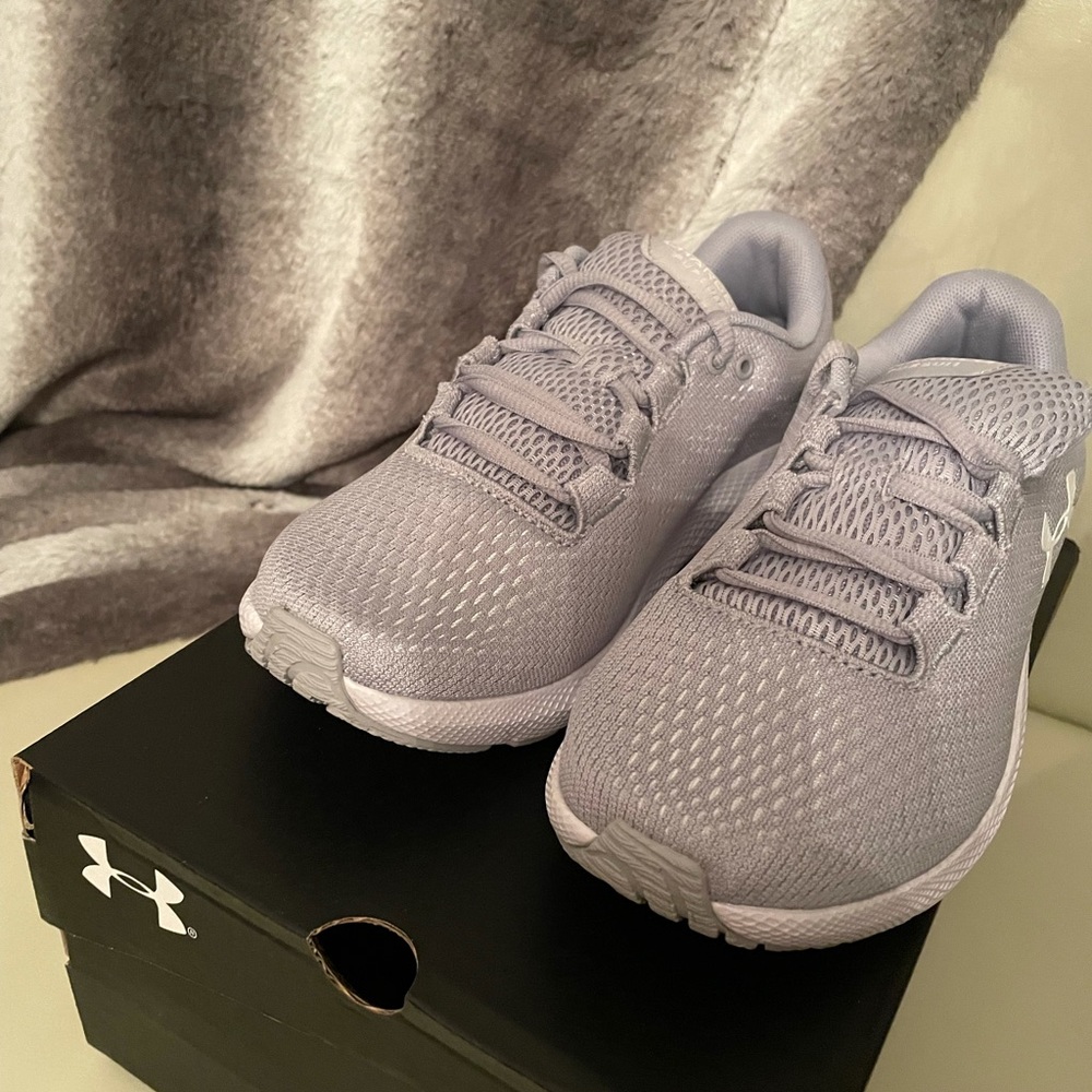 Brand new under armour grey sneaker